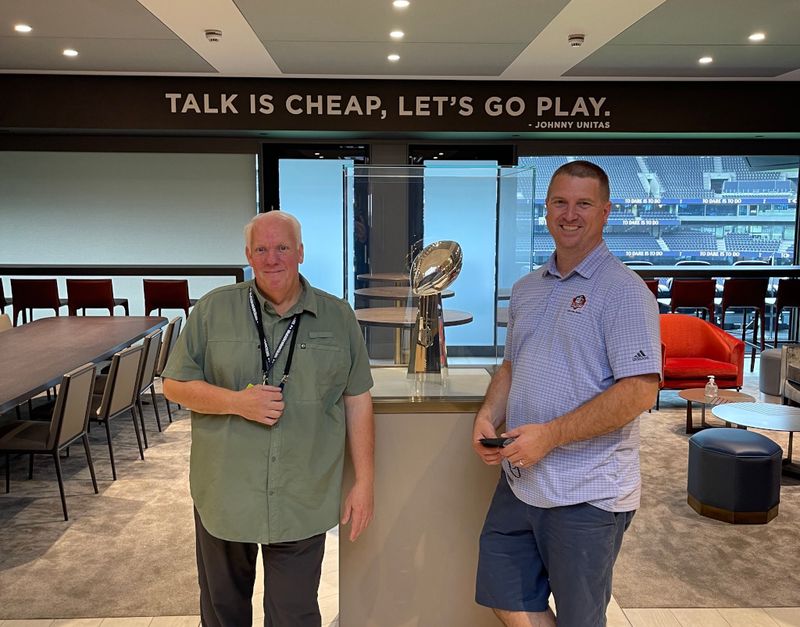 Bill Lipscomb and Nikos Mouat with the trophy